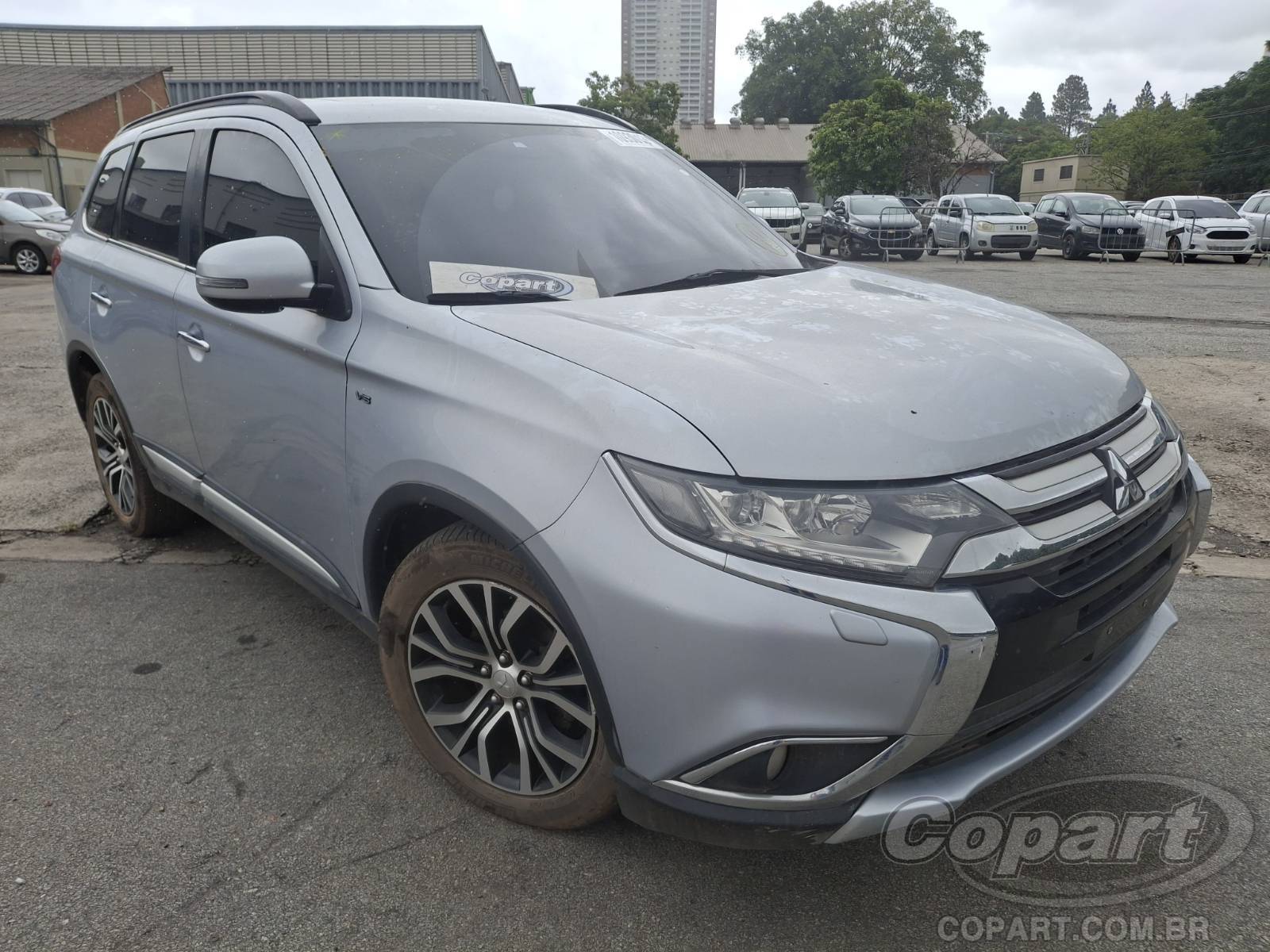 Veículo Mitsubishi Outlander Mitsubishi Outlander 2016 3.0 V6 MIVEC 2016 em leilão