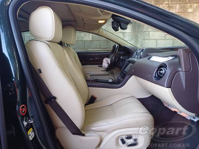 2011 JAGUAR XJ 
