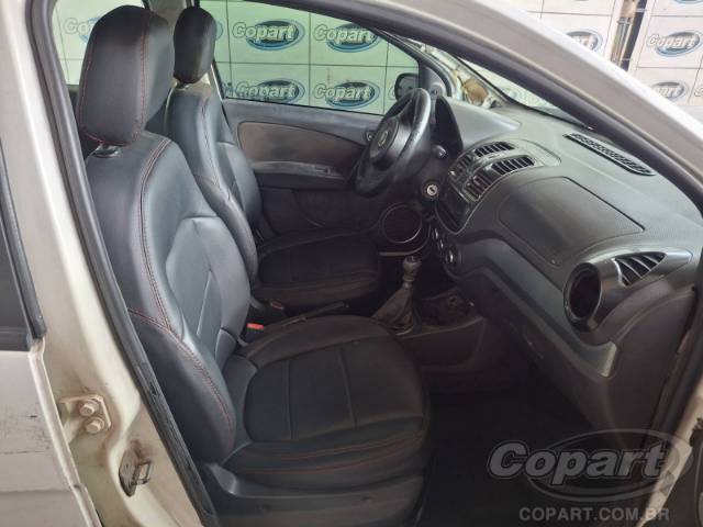 2016 FIAT GRAND SIENA 
