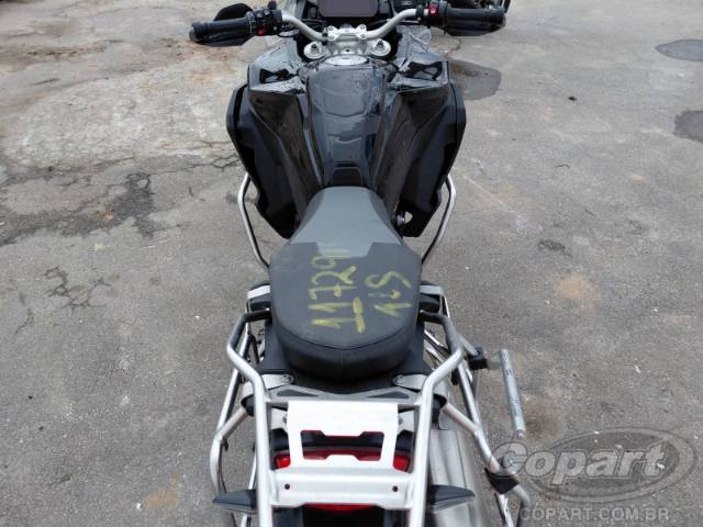 2025 BMW F 900 