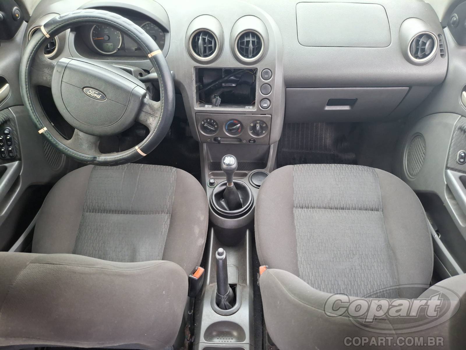 2005 FORD FIESTA SEDAN — foto 9 de 10