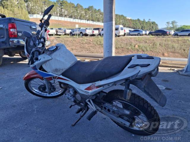 2015 HONDA NX 400I 