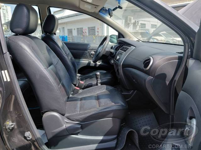 2011 NISSAN GRAND LIVINA 