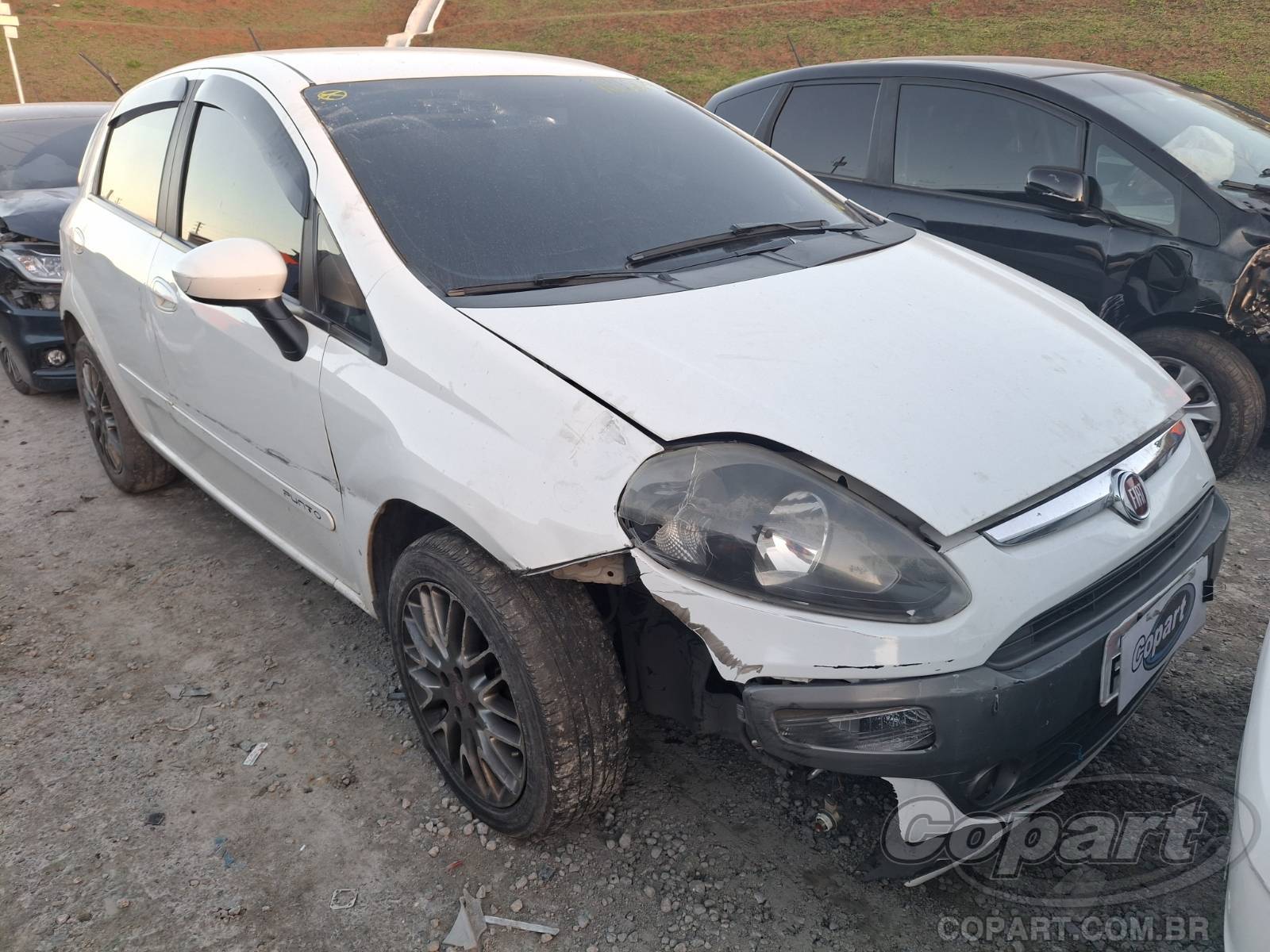 Veículo Fiat Punto Fiat Punto Essence 1.6 16V 2014 Colisão Frontal 2014 em leilão