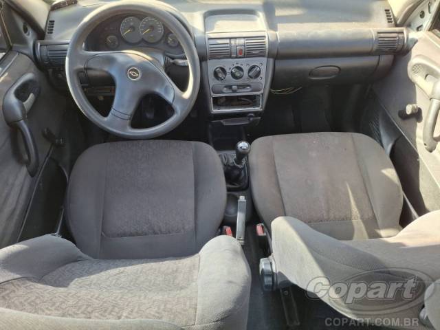 2005 CHEVROLET CLASSIC 