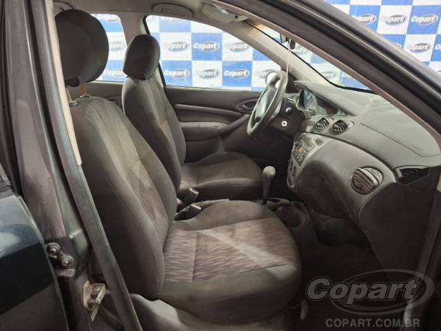 2005 FORD FOCUS 