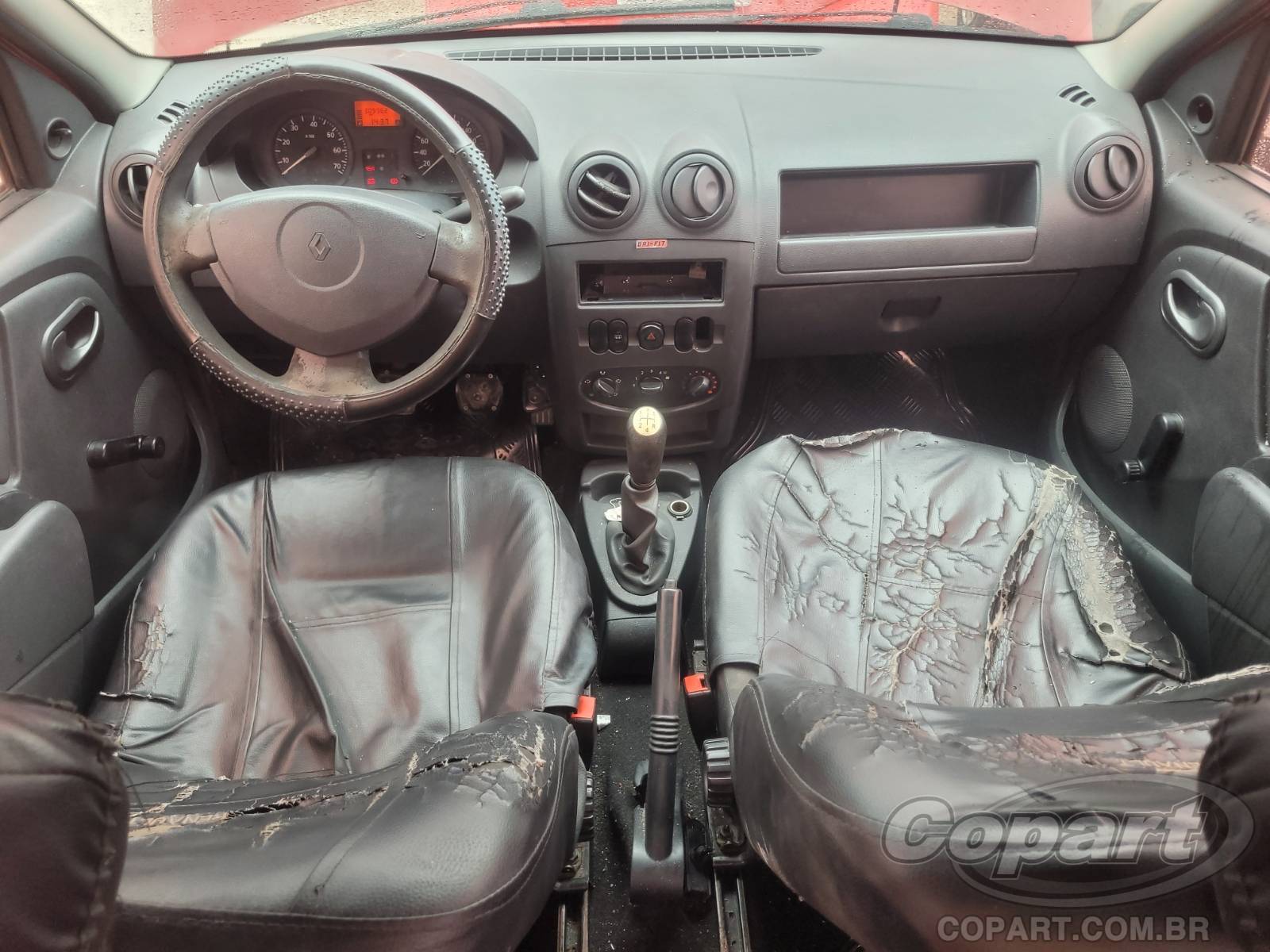 Foto 9 de 10: 2010 RENAULT LOGAN