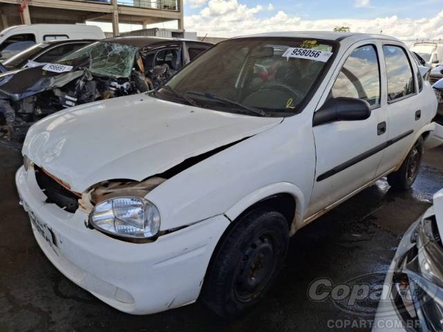 2001 CHEVROLET CORSA SEDAN 