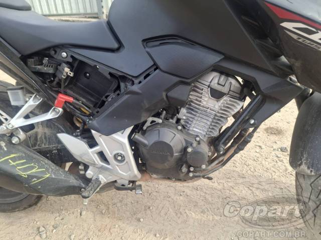 2025 HONDA CB 300F 