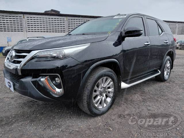 2017 TOYOTA HILUX SW4 