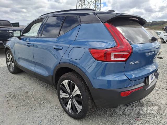 2023 VOLVO XC40 