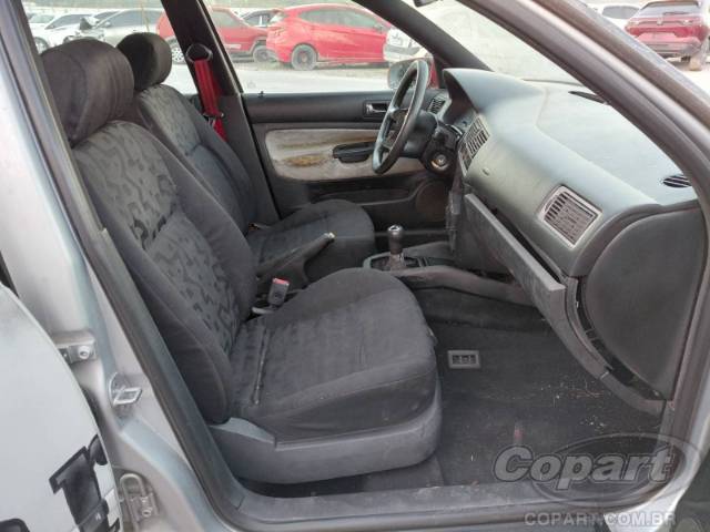 2002 VOLKSWAGEN GOLF 