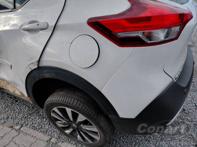 2017 NISSAN KICKS 
