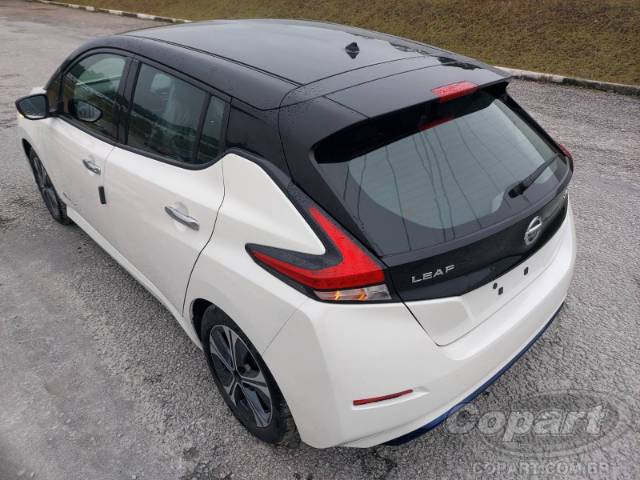 2022 NISSAN LEAF 