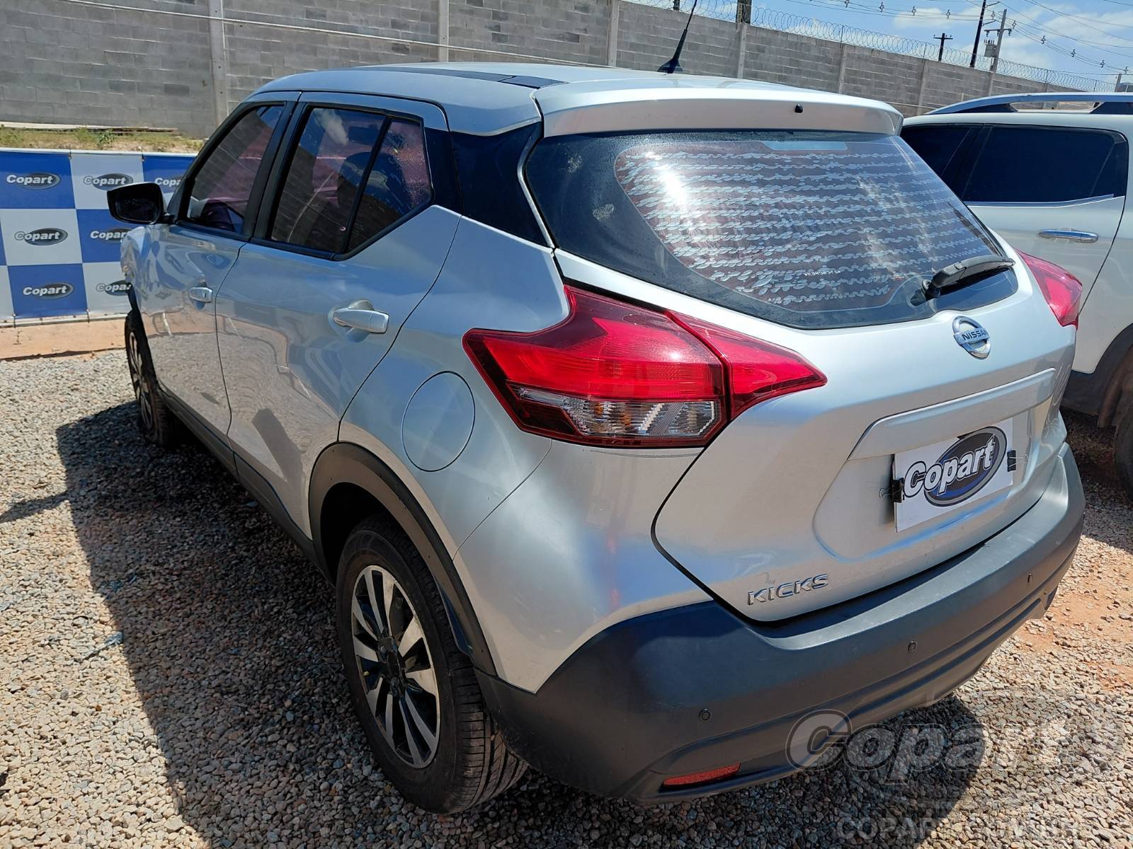2021 NISSAN KICKS — foto 3 de 13