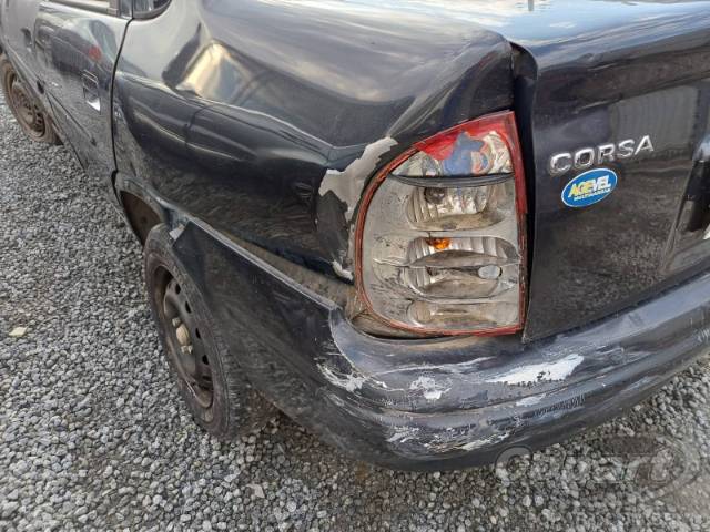 2002 CHEVROLET CORSA SEDAN 