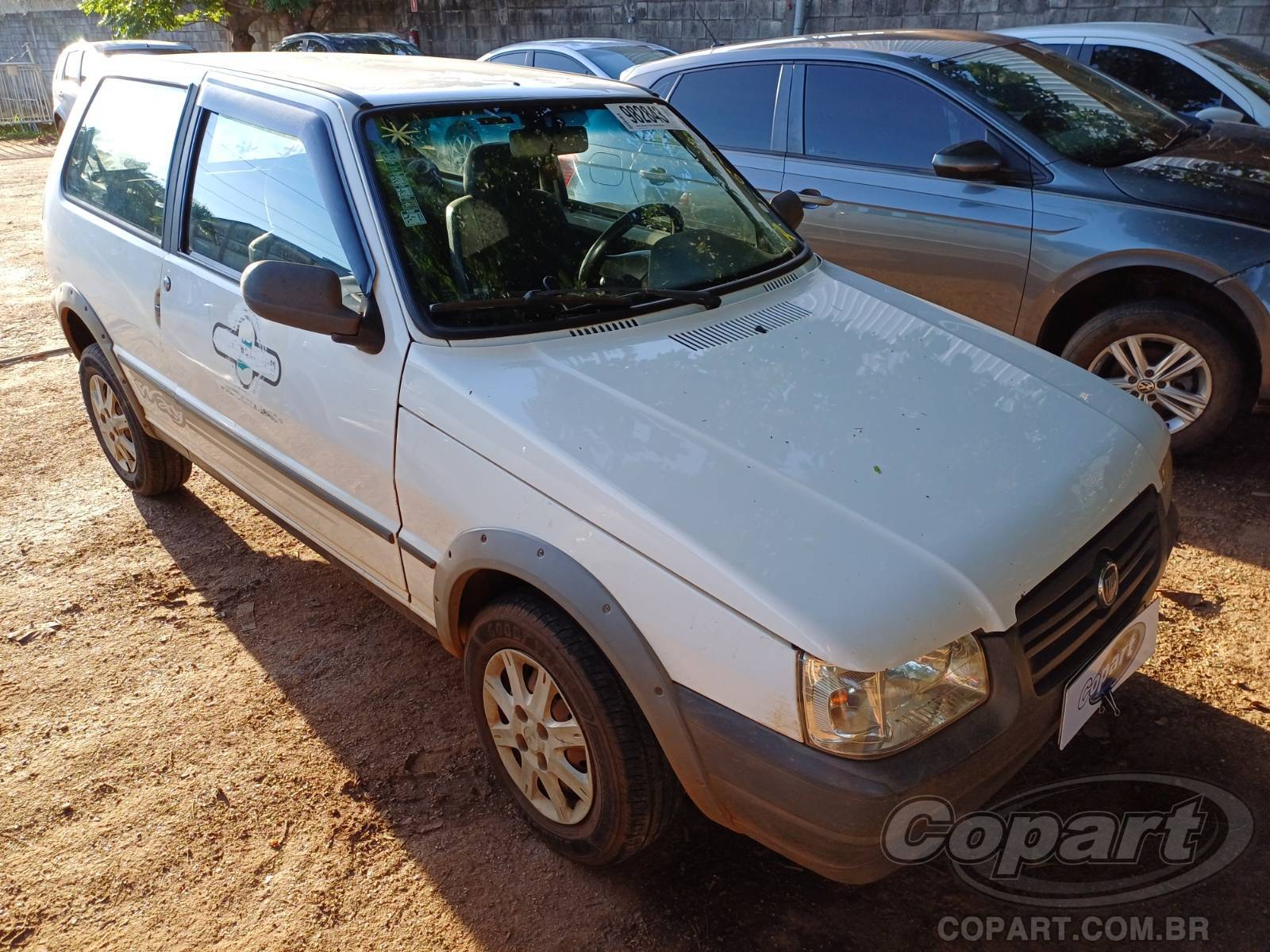 Veículo Fiat Uno Fiat Uno Mille Way Economy 1.0 Fire 2011 Colisão Pequena Monta 2012 em leilão
