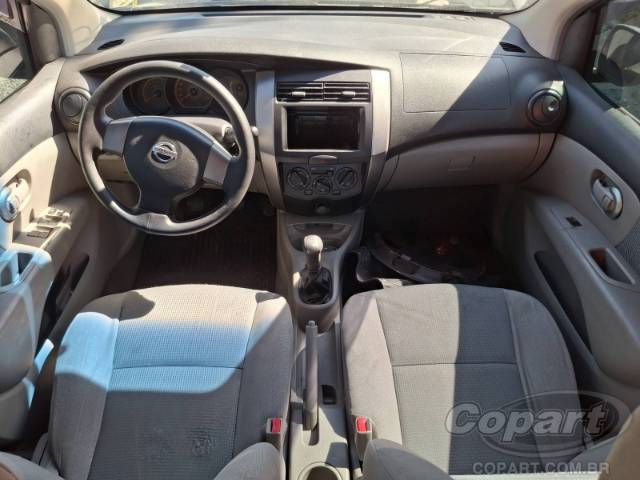 2011 NISSAN LIVINA 