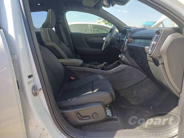 2024 VOLVO C40 