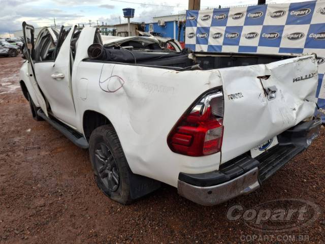2024 TOYOTA HILUX CD 