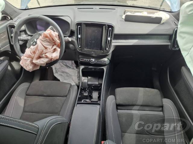 2023 VOLVO XC40 