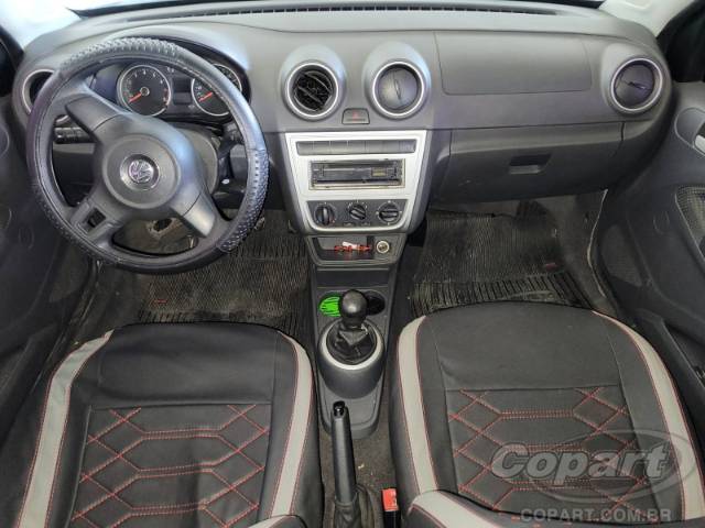 2015 VOLKSWAGEN VOYAGE 