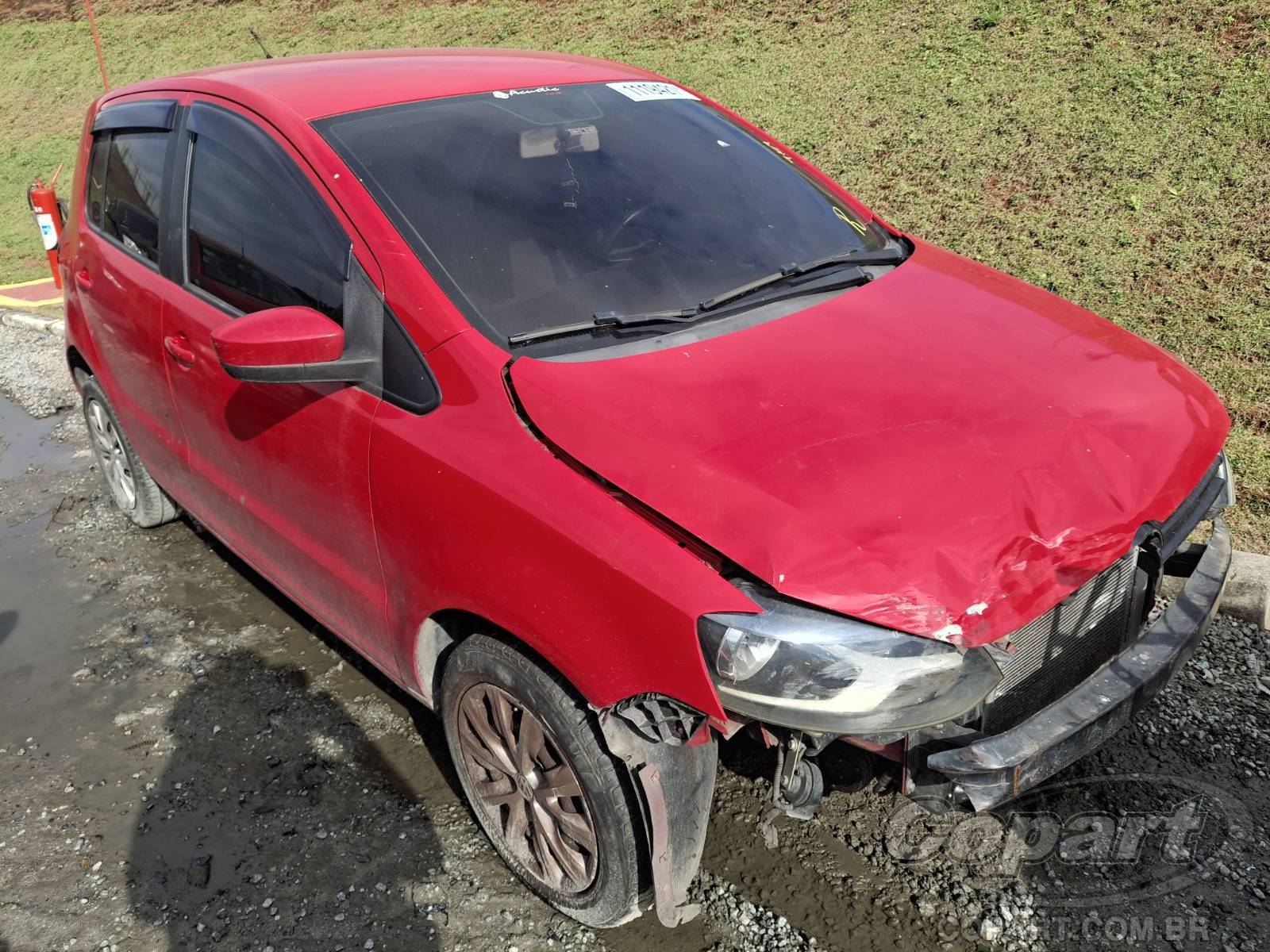 Veículo VW - VolksWagen Fox Volkswagen Fox 1.0 Total Flex 2013 Recuperável 2013 em leilão