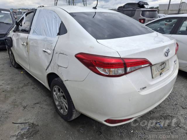 2025 TOYOTA YARIS SEDA 