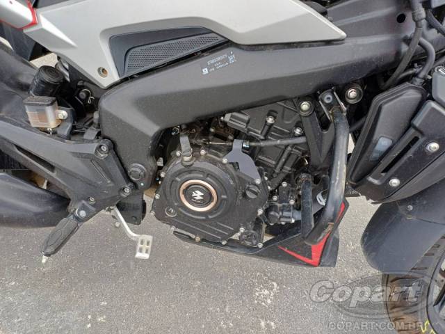 2025 BAJAJ DOMINAR 
