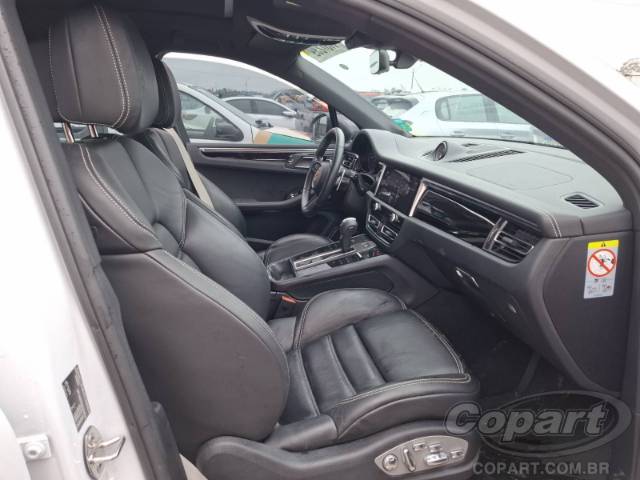 2022 PORSCHE MACAN 