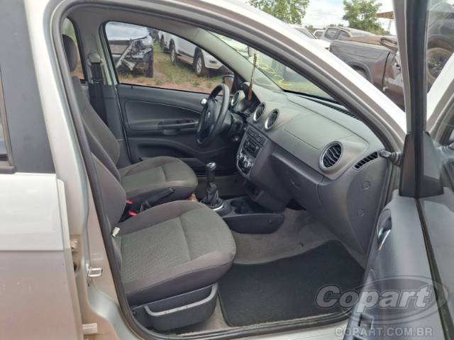 2010 VOLKSWAGEN VOYAGE 