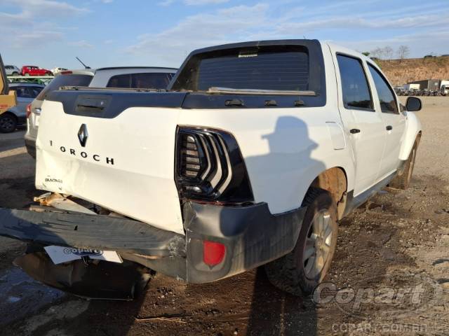 2021 RENAULT DUSTER OROCH 