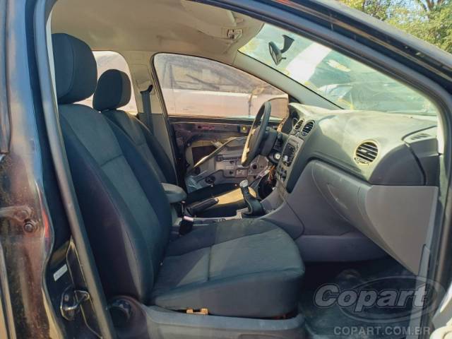 2009 FORD FOCUS SEDAN 
