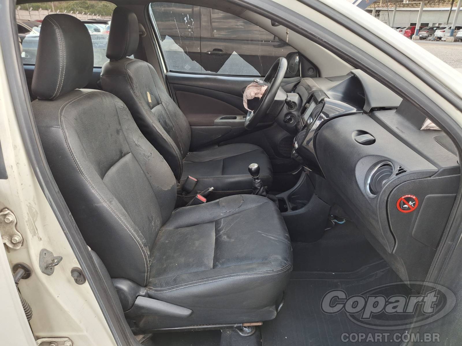 2017 TOYOTA ETIOS SEDA — foto 5 de 11