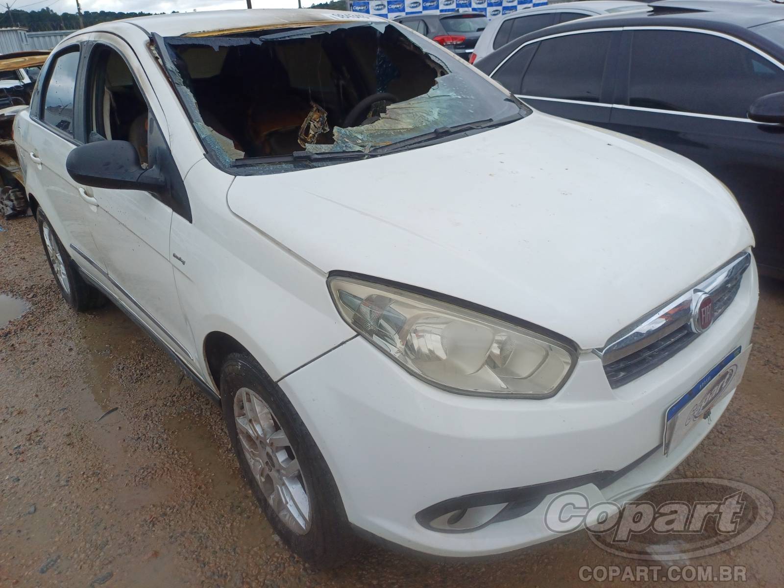 Fiat Grand Siena Essence 1.6 16V 2013 Queimado Médio