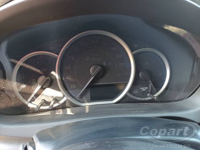 2025 TOYOTA YARIS SEDA 
