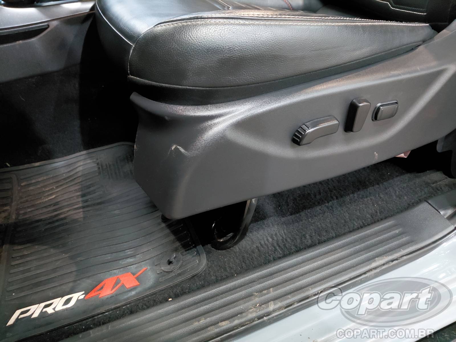 2024 NISSAN FRONTIER CD — foto 11 de 15