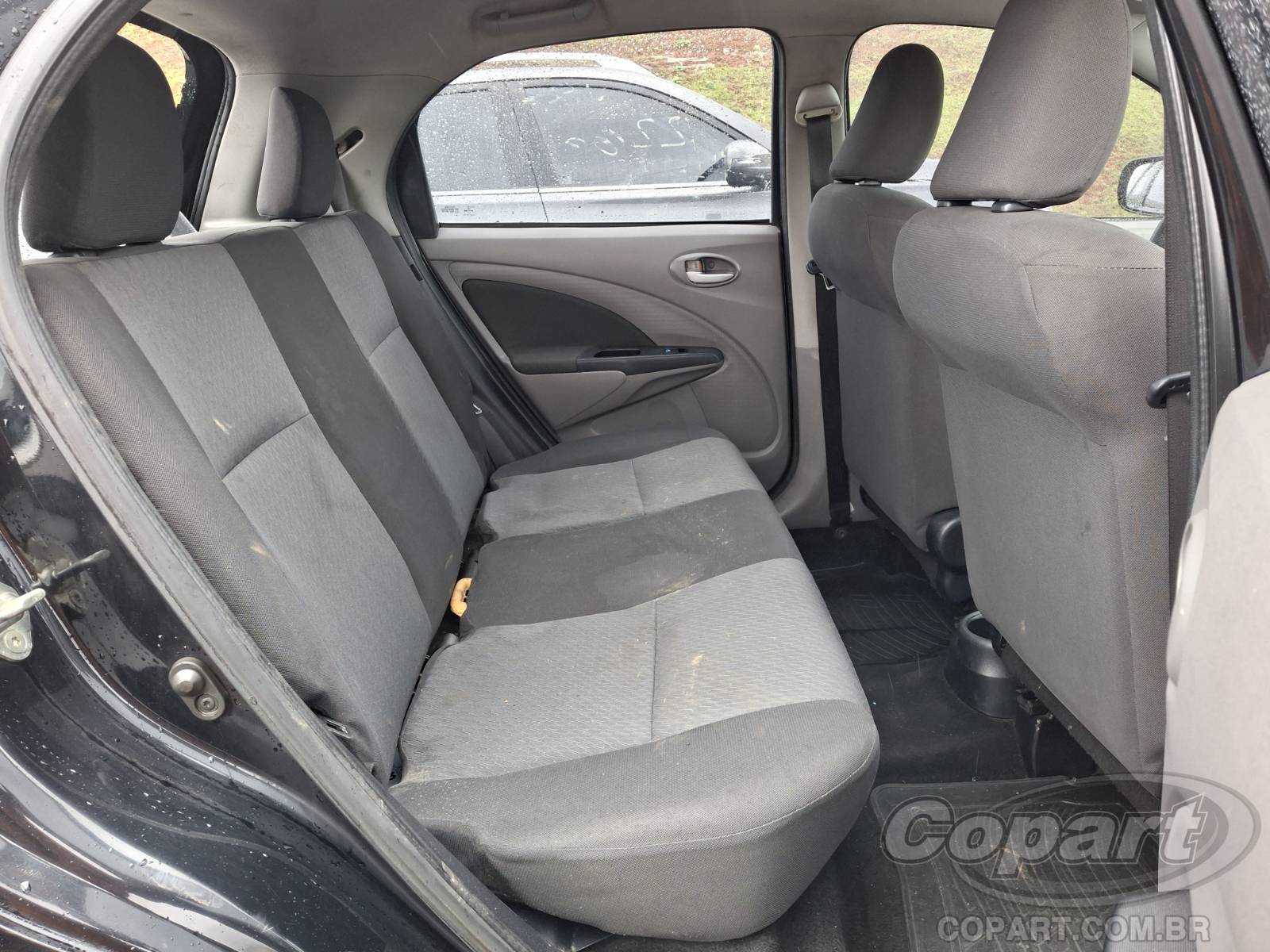 Foto 6 de 14: 2013 TOYOTA ETIOS