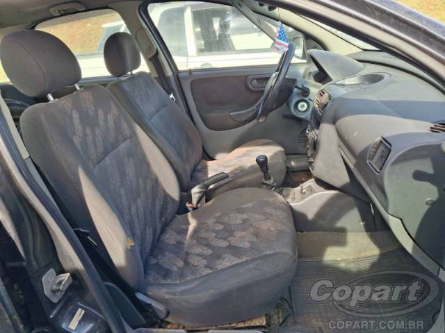 2002 CHEVROLET CORSA SEDAN 