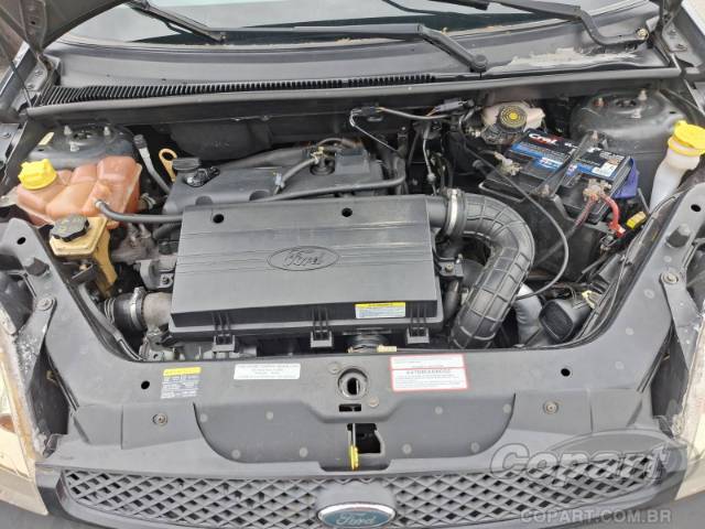 2005 FORD FIESTA SEDAN 