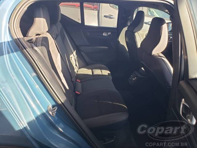 2023 VOLVO XC40 