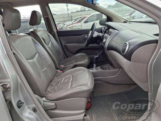 2011 NISSAN LIVINA 