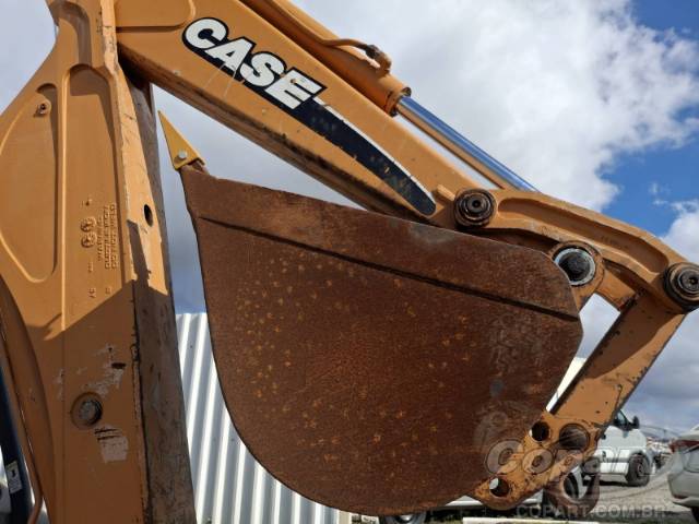 2010 CASE RETROESCAVADEIRA 580M 