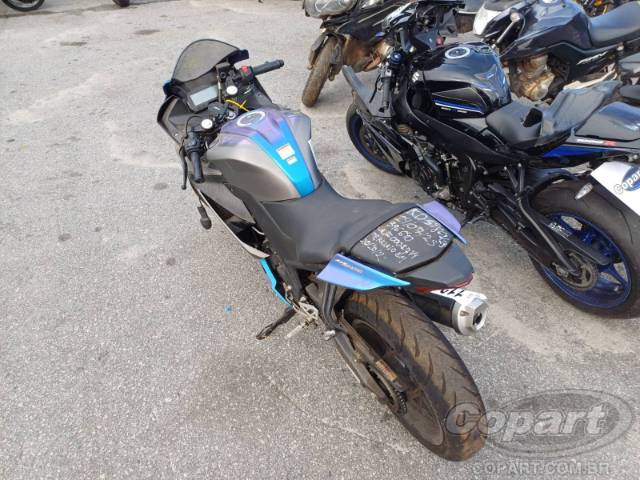 2025 YAMAHA YZF R15 