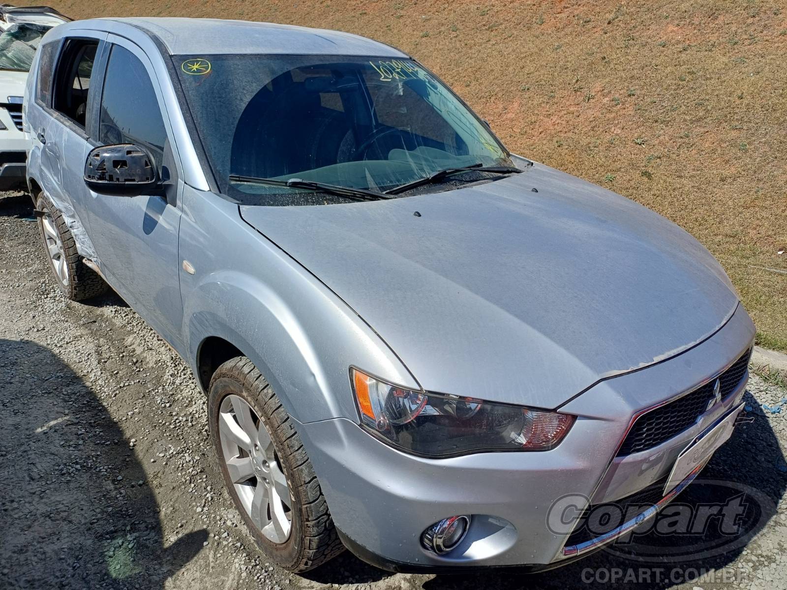 Veículo Mitsubishi Outlander 2010 MITSUBISHI OUTLANDER SUV Grandes 2011 em leilão