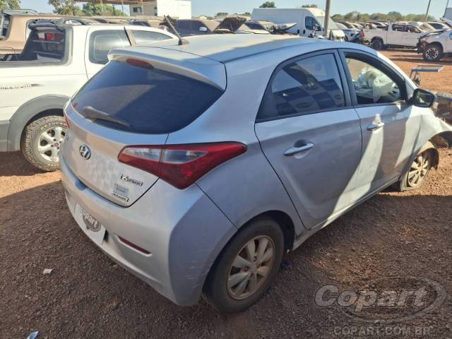 2015 HYUNDAI HB20 