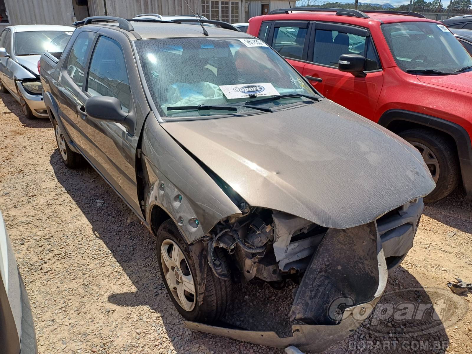 Fiat Strada CD Working 1.4 2015 Médio Dano Frontal