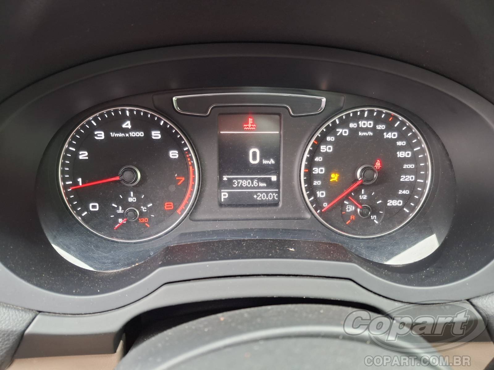 Foto 8 de 15: 2016 AUDI Q3
