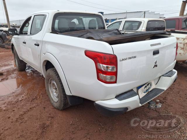 2024 MITSUBISHI L-200 