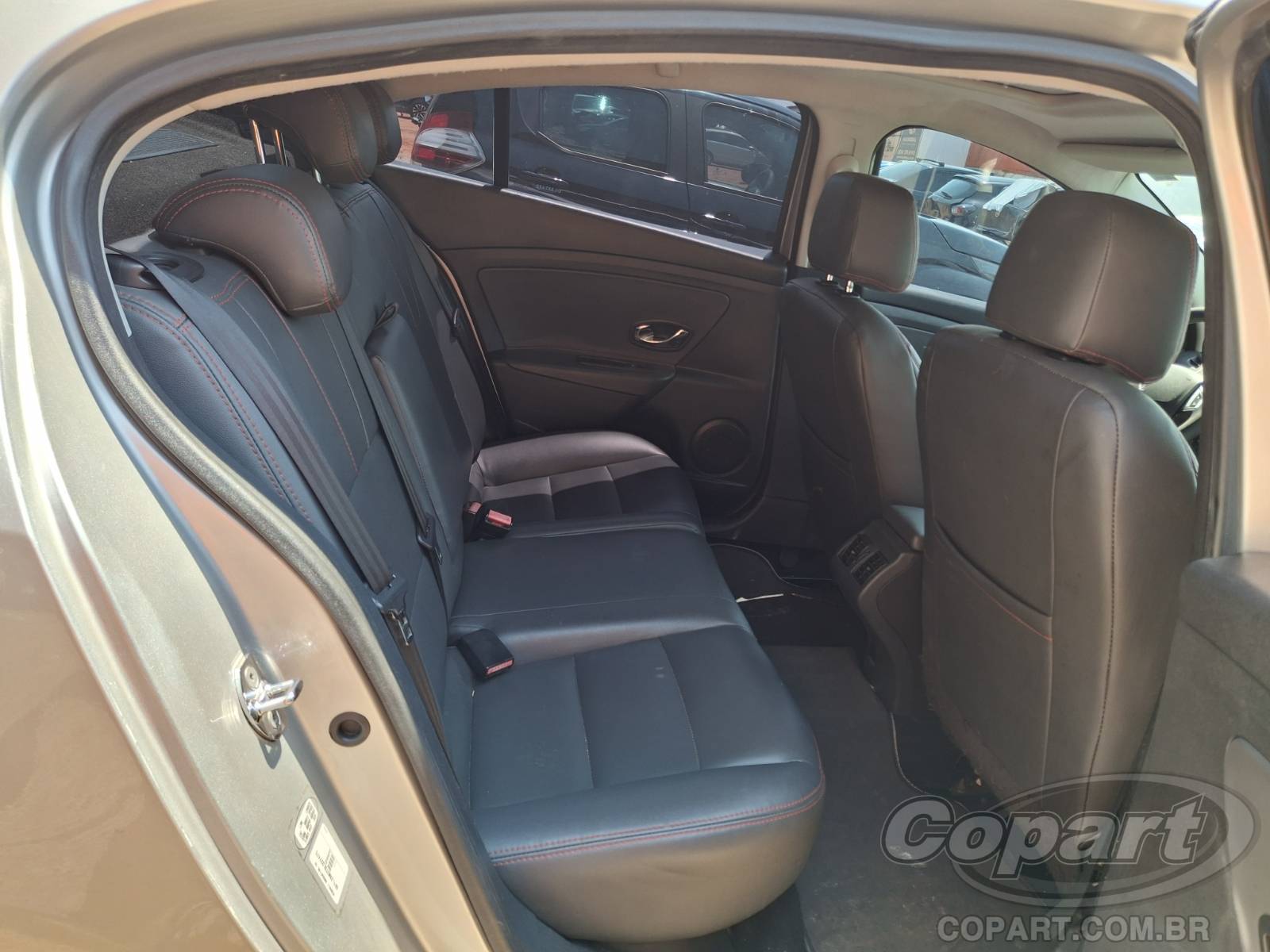 Foto 6 de 10: 2013 RENAULT FLUENCE